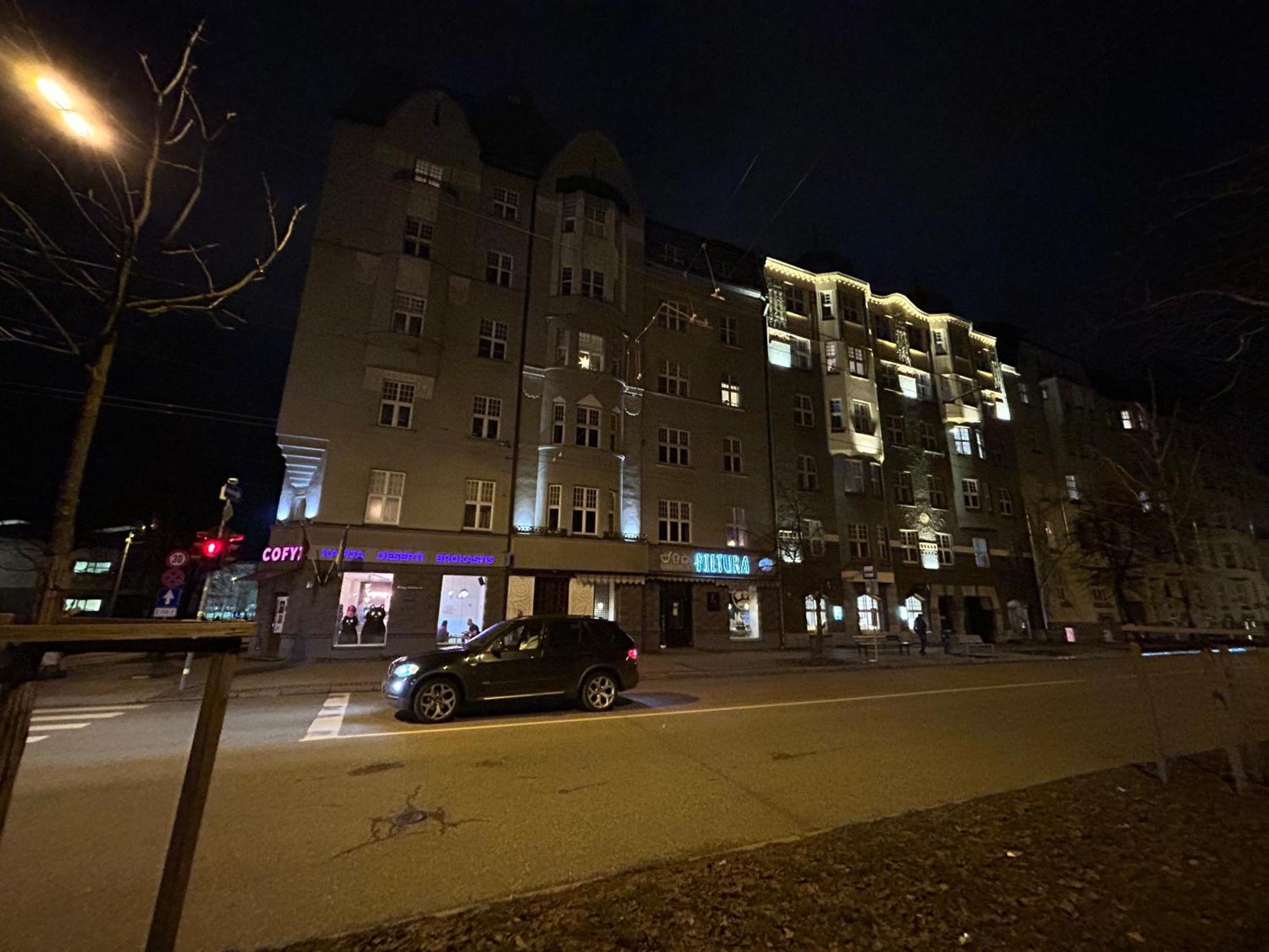Omuligs Dzivoklitis Centra Íbúð *
